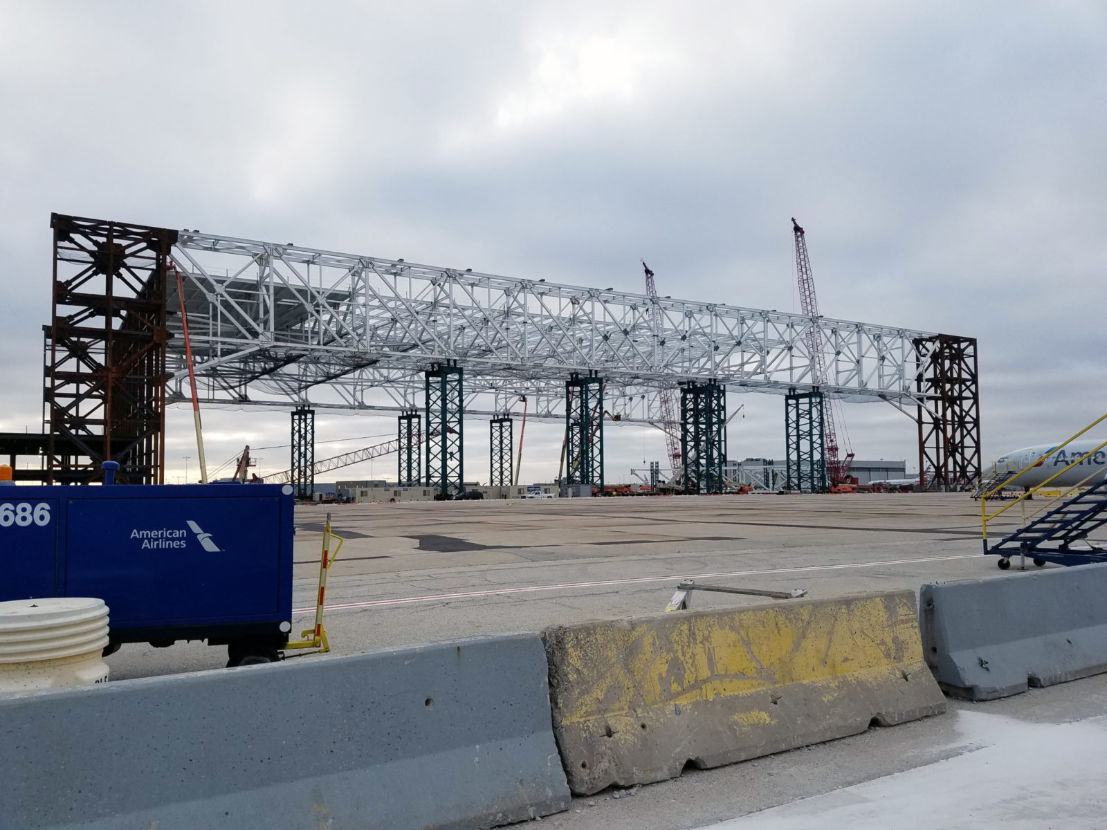 American Airlines Hangar 2 at O'Hare International Airport in Chicago ...