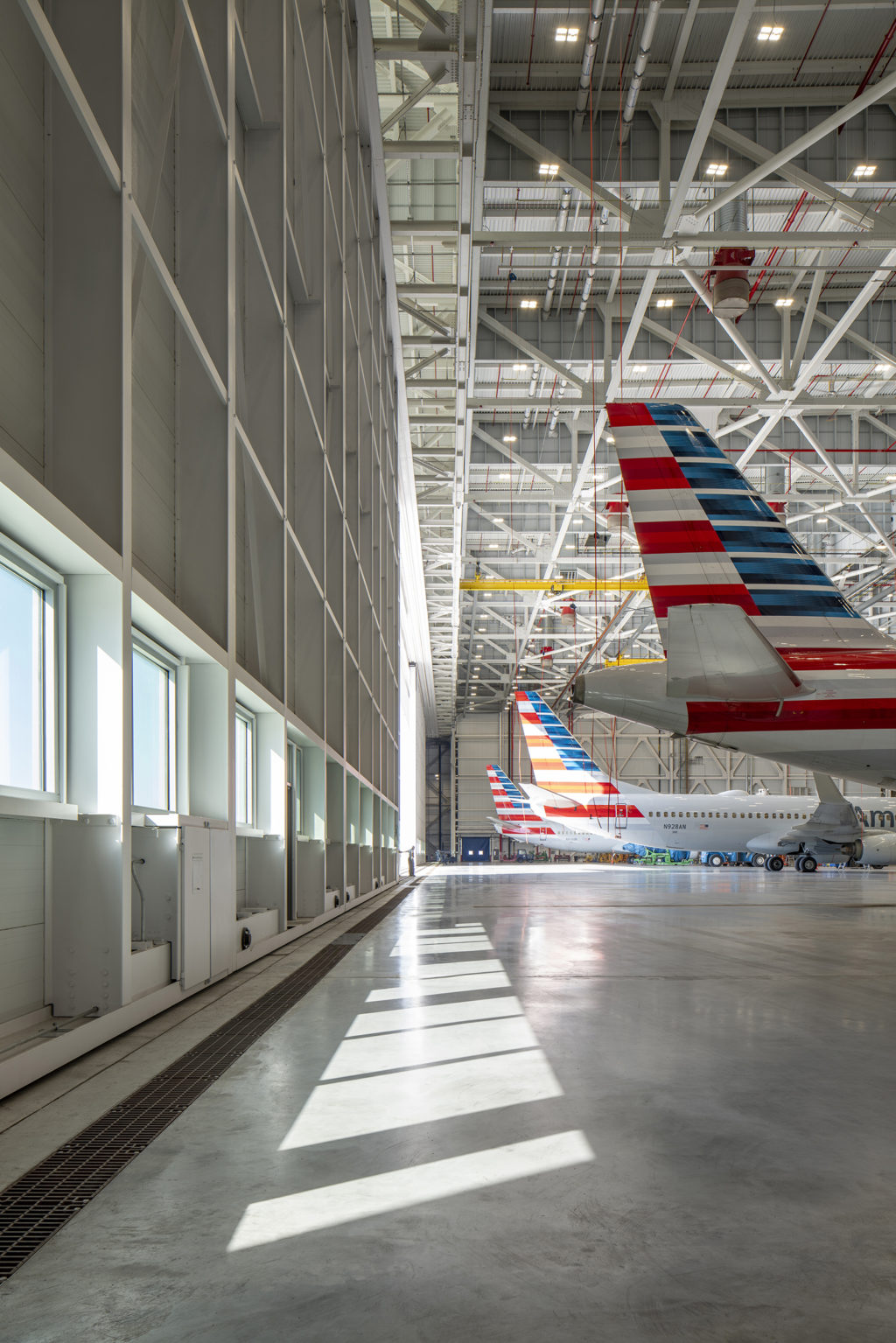 American Airlines Hangar 2 at O'Hare International Airport in Chicago ...