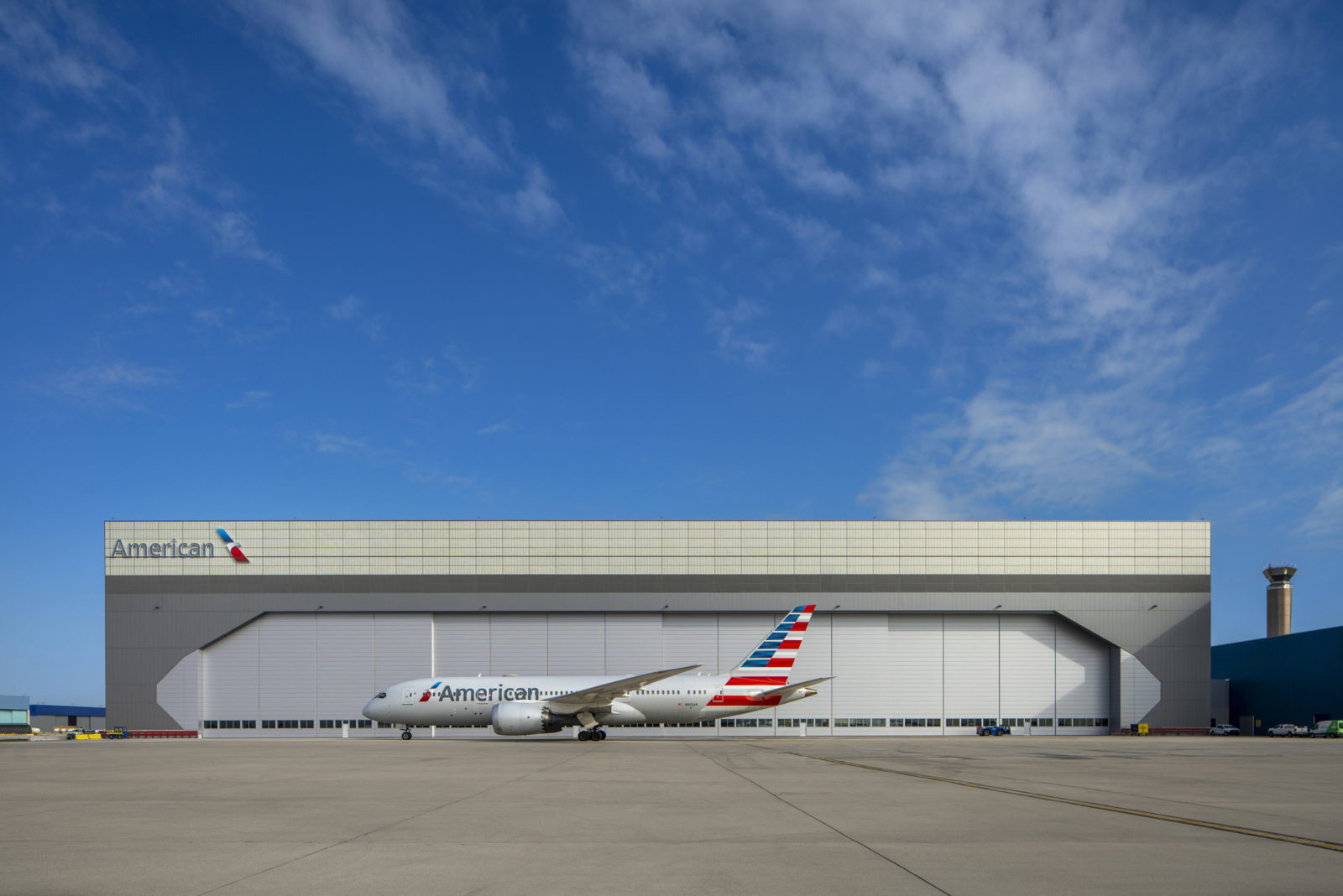 American Airlines Hangar 2 at O'Hare International Airport in Chicago ...